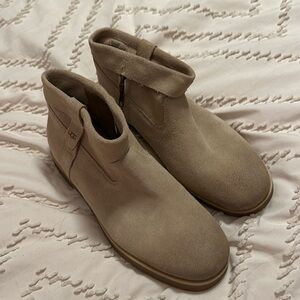 Ugg boots size 9.5